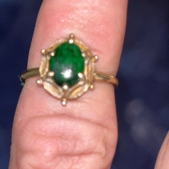 Jade and 10k gold ring - Picture 6 of 8